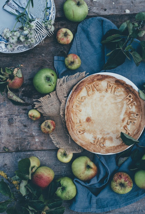 idées de photos d'automne pour instagram - tarte aux pommes charlotte
