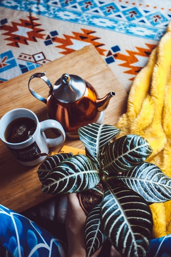 Idées de photos d'automne pour Instagram - thé au lit