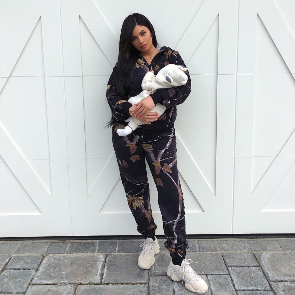 Kylie Jenner avec une fille qui a tourné le mois Instagram