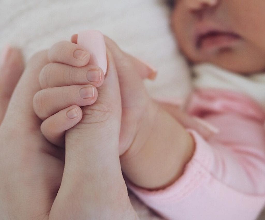 Kylie Jenner avec sa fille nouveau-née Instagram